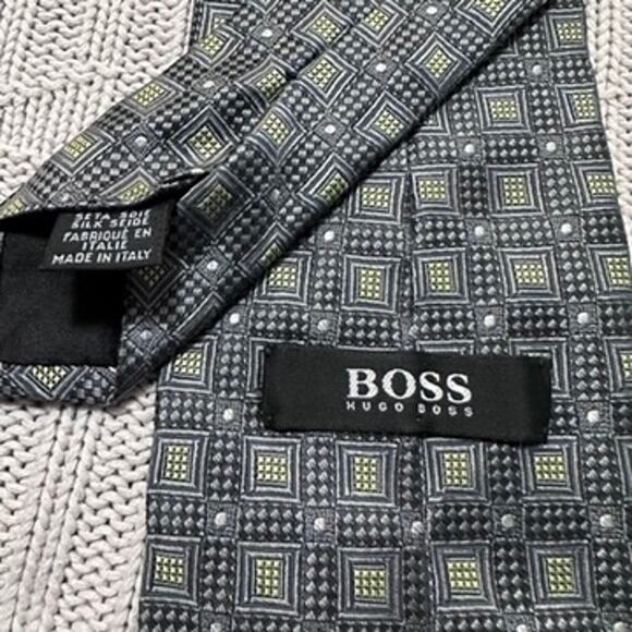 Hugo Boss silver gray geometric square Italian silk tie - Picture 2 of 4
